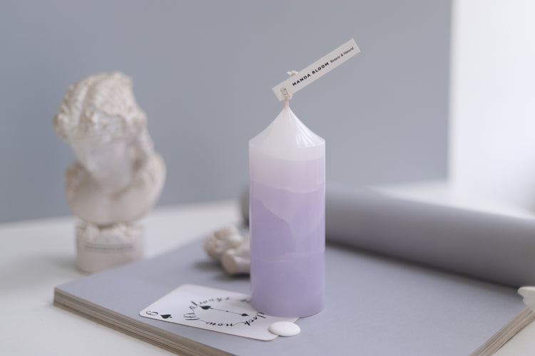 A healing aromatherapy candle