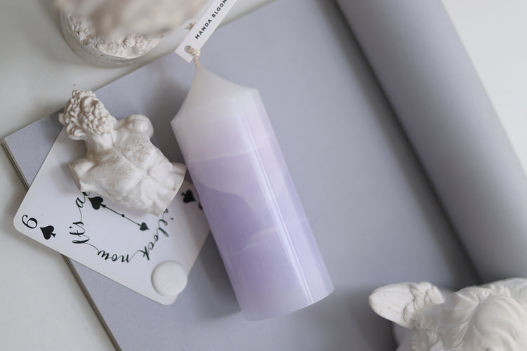 A healing aromatherapy candle